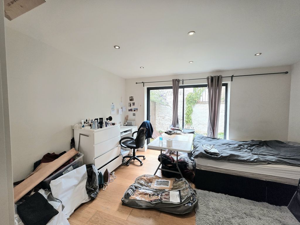 Property photo 2 of 10 Photo 3
