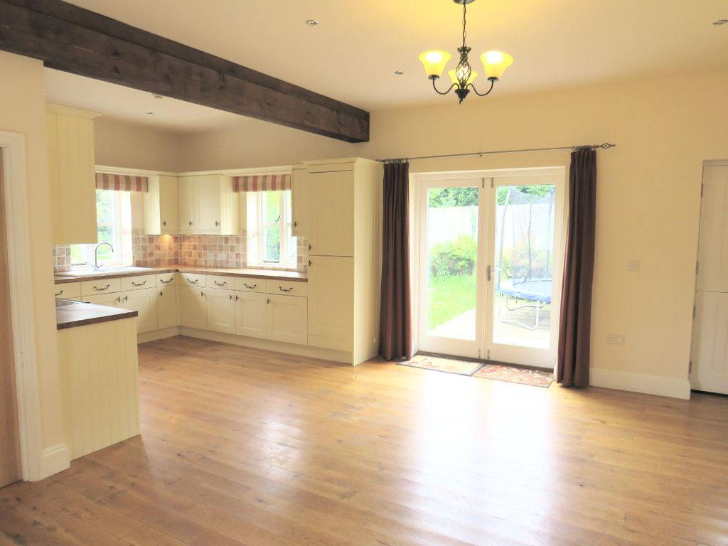 Property photo 3 of 17 Kitchen