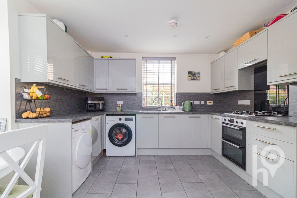 Property photo 1 of 13 Photo 7