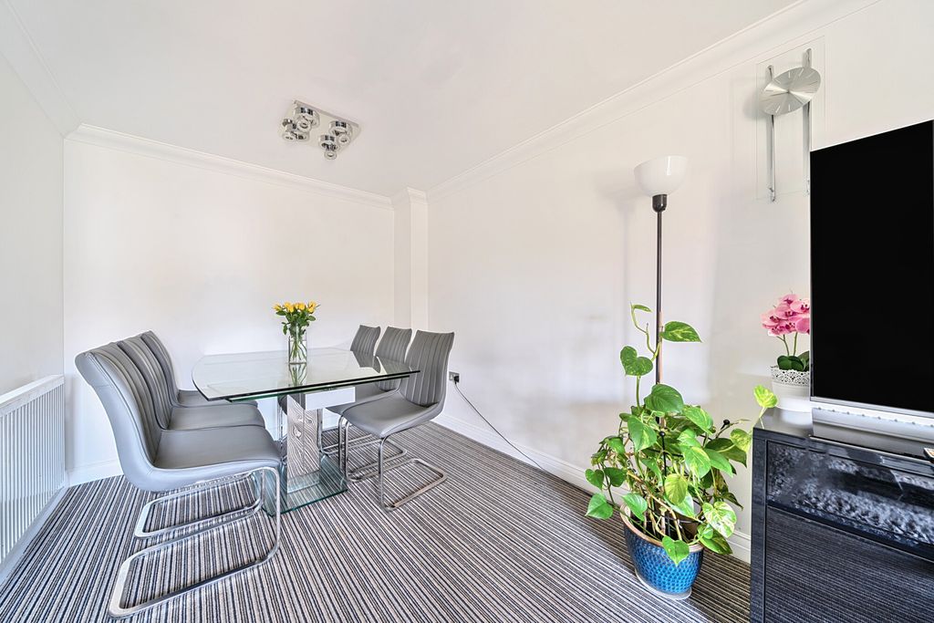 Property photo 3 of 19 1302660-14-683d6B...