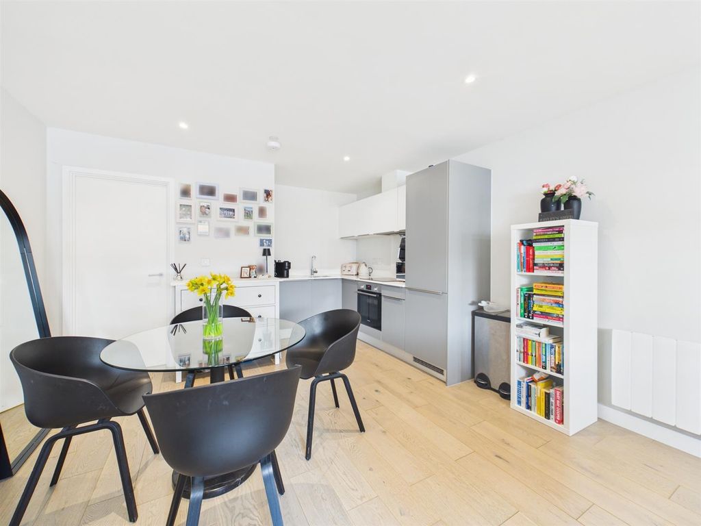 Property photo 3 of 10 Cam05080G0-Pr0311-Still012.Jpg