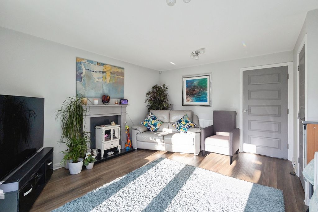 Property photo 3 of 17 Photo