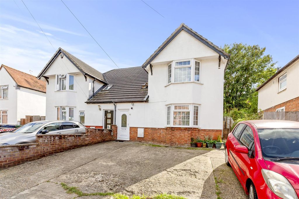 Property photo 1 of 17 13 Wendover Street, Hp11 2Je-14.Jpg