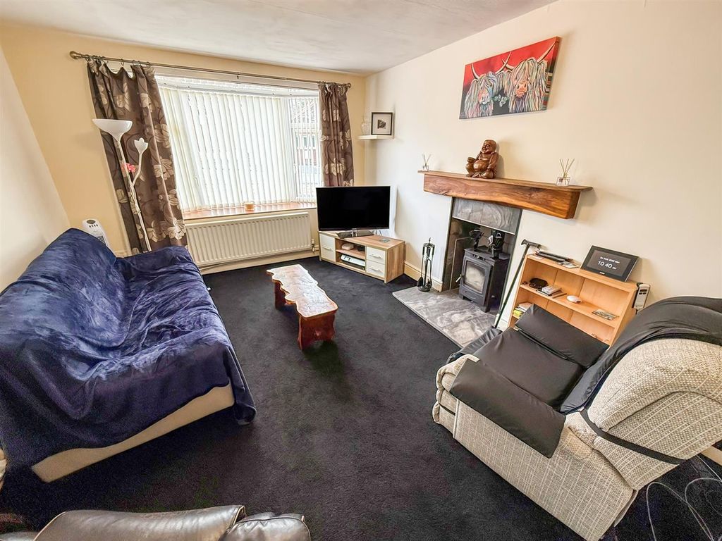 Property photo 2 of 13 Lounge