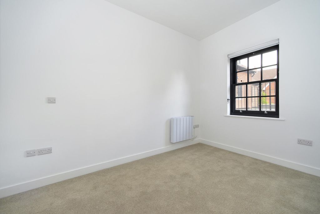Property photo 3 of 9 Bedroom