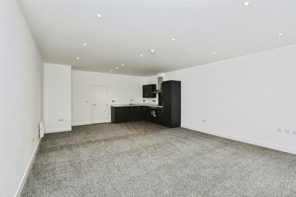 Property photo 3 of 6