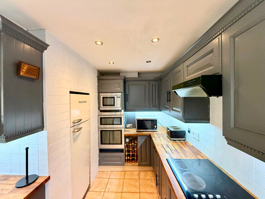 Property photo 3 of 21