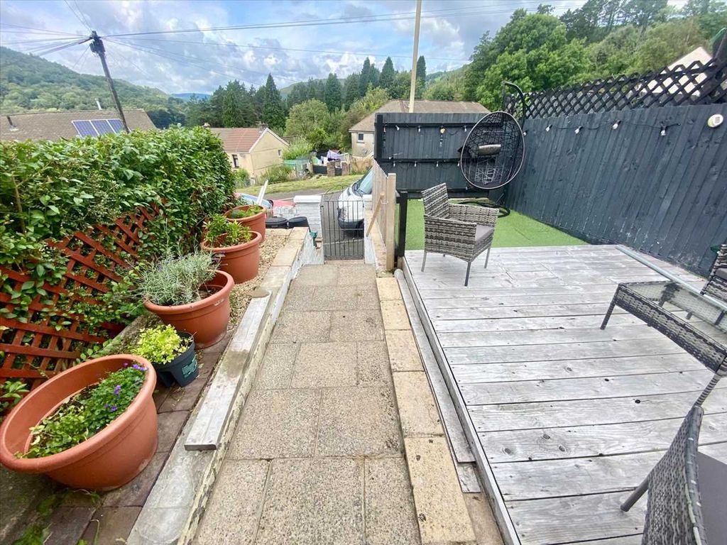 Property photo 3 of 18 Front Garden