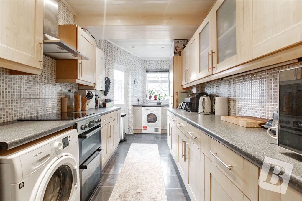 Property photo 2 of 16 Kitchen