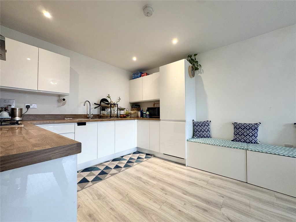 Additional image 8 of 2 bed flat for saleMoorfield Place, Farnborough, Hampshire GU14