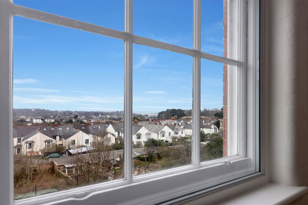 Property photo 3 of 17 Picture No. 06