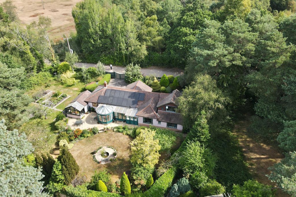 Property photo 3 of 37 Grange Road (28)