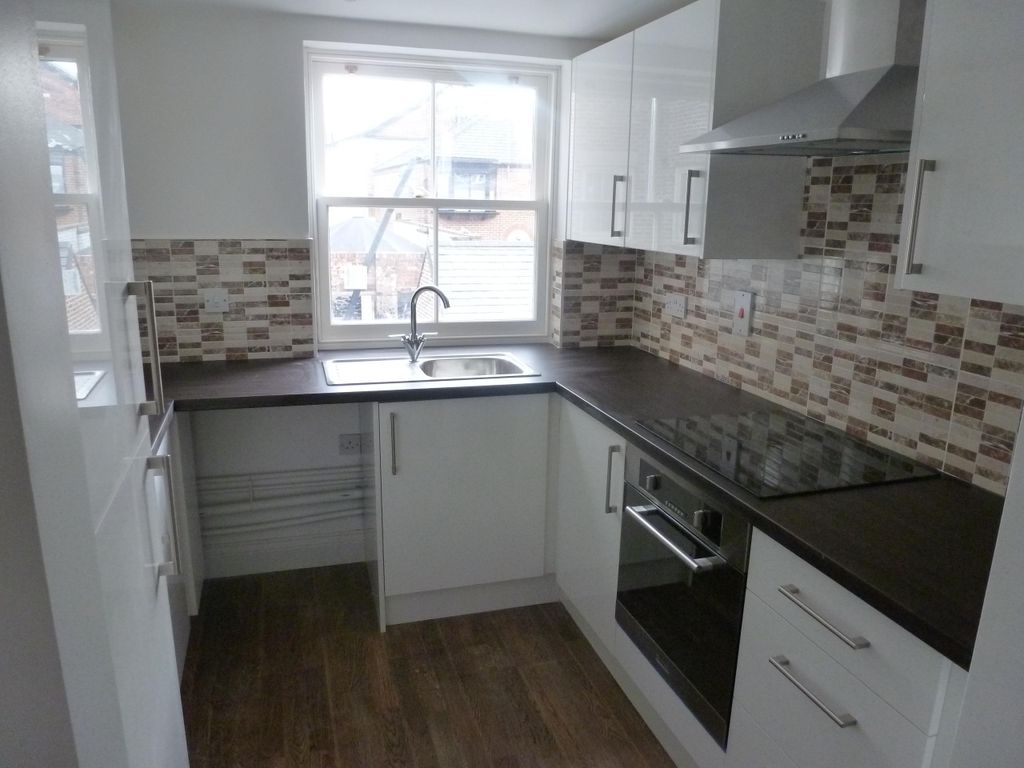 Property photo 2 of 6 Kitchen