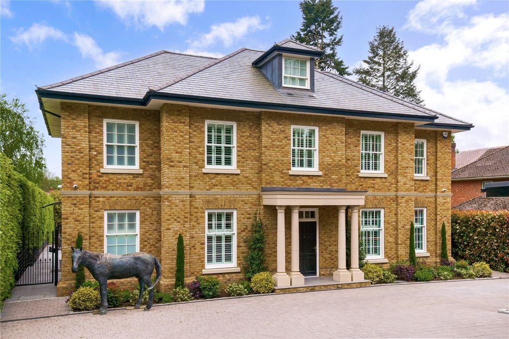 Property photo 1 of 19 Frontage