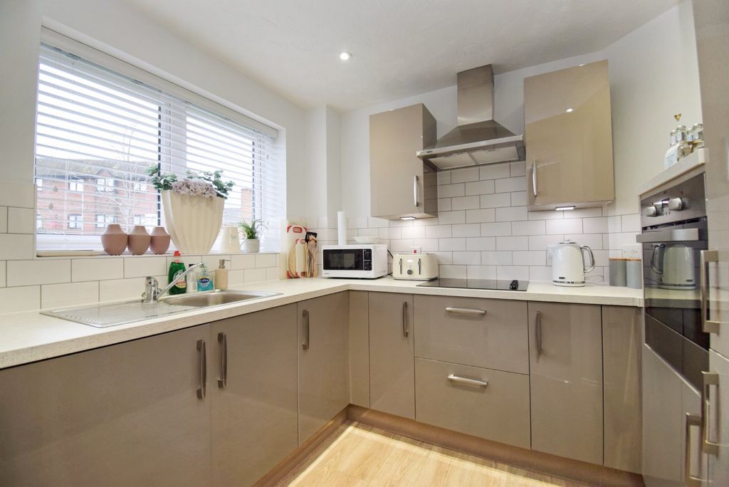 Property photo 3 of 12 Kitchen