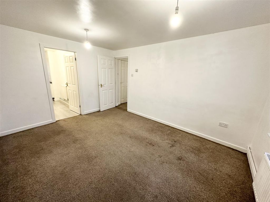 Property photo 2 of 9 Lounge