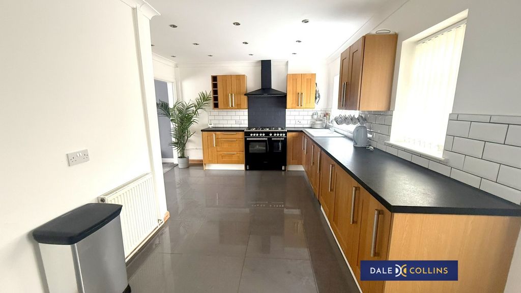 Property photo 3 of 18 Photo 8