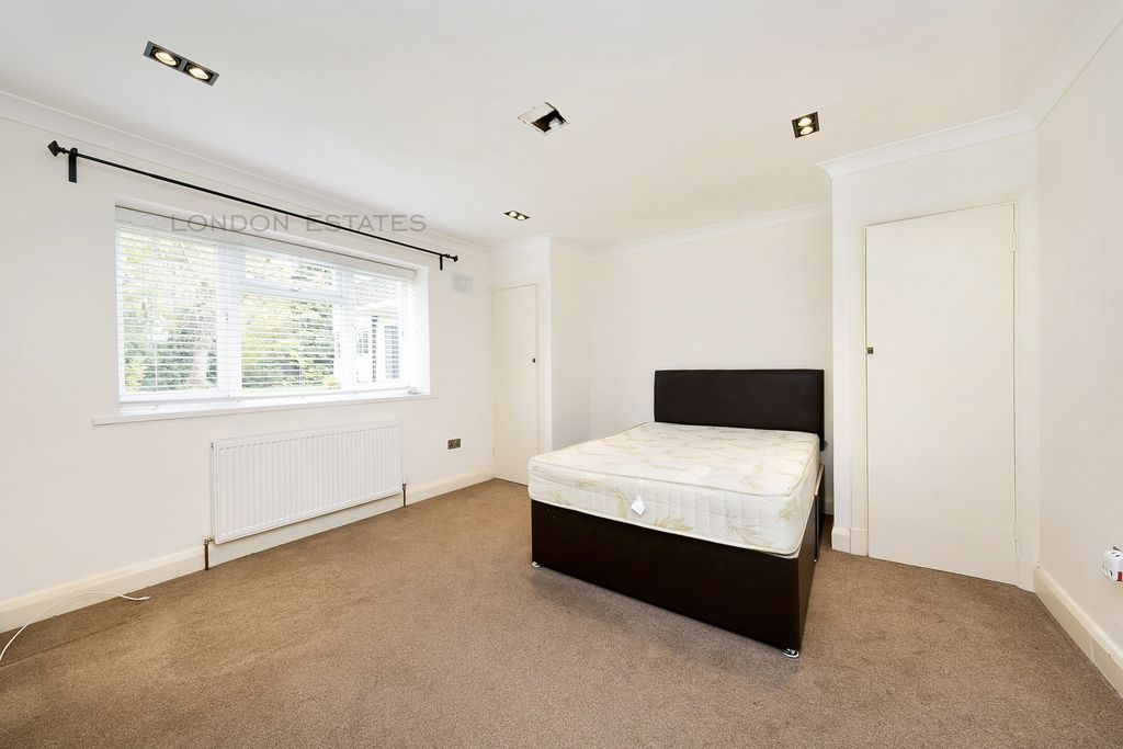 Property photo 3 of 11 Photo 13