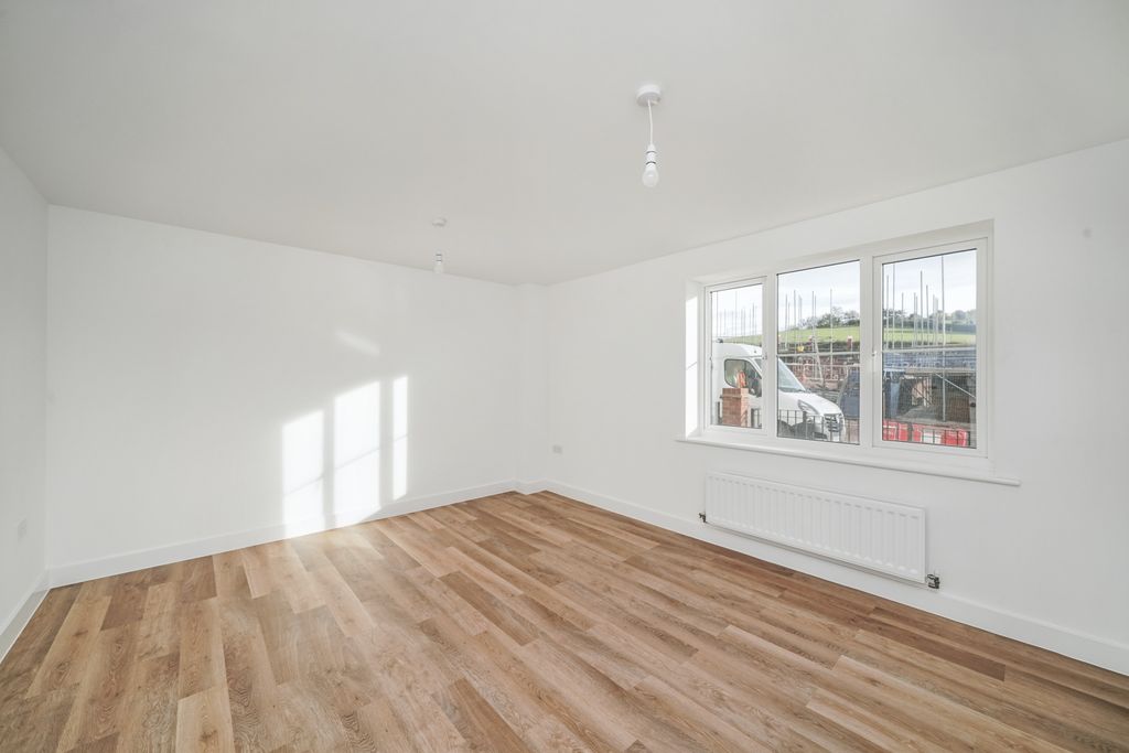 Property photo 3 of 17 20251023052135_Exeter-70-Of-351_67Kzb