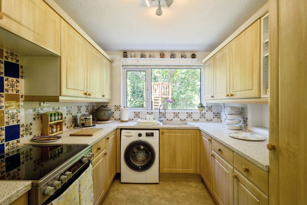 Property photo 3 of 26 Kitchen