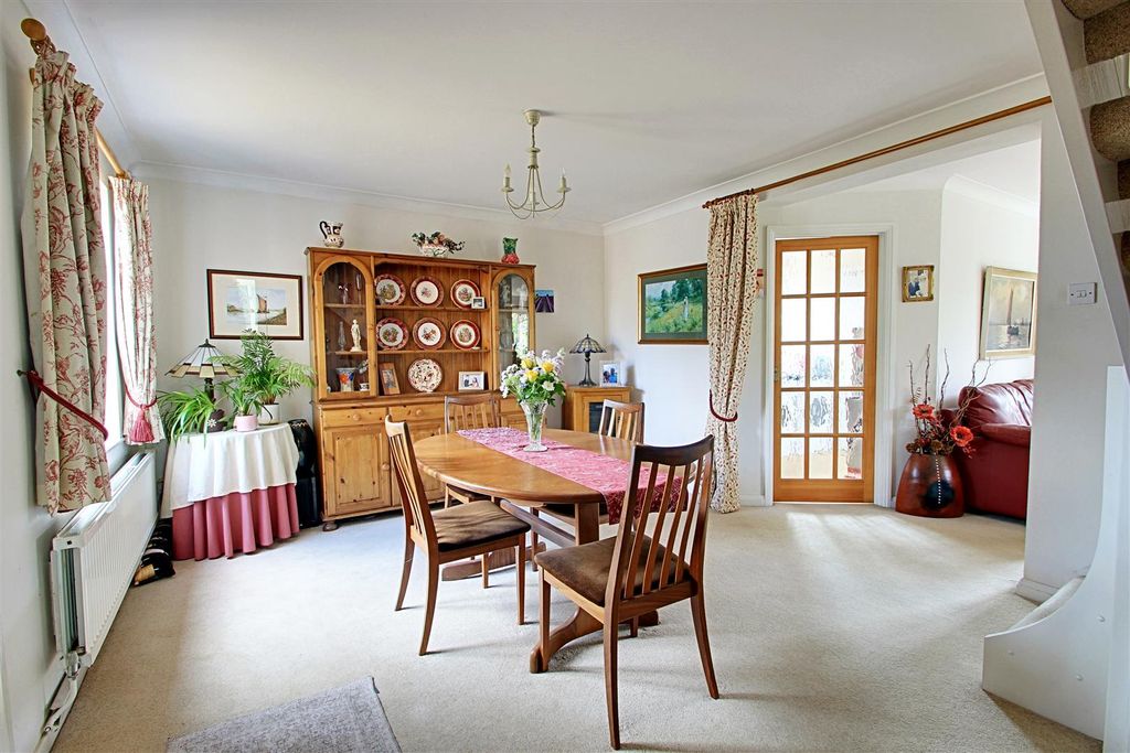 Property photo 3 of 22 Dining Room.Jpg