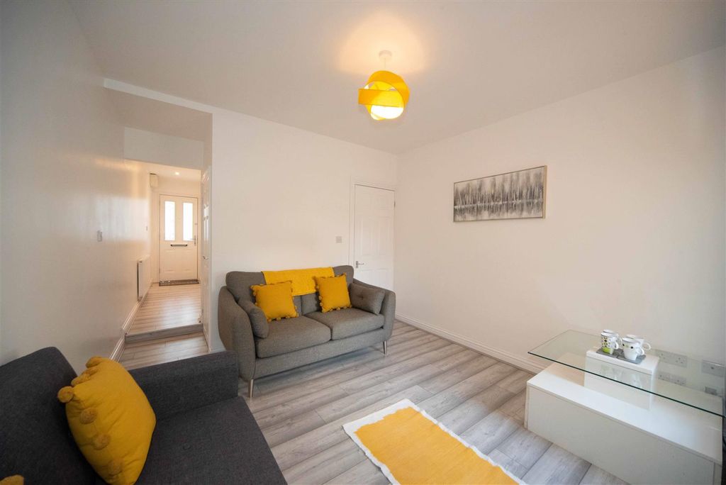 Property photo 2 of 13 005 Living 3 Copy.Jp