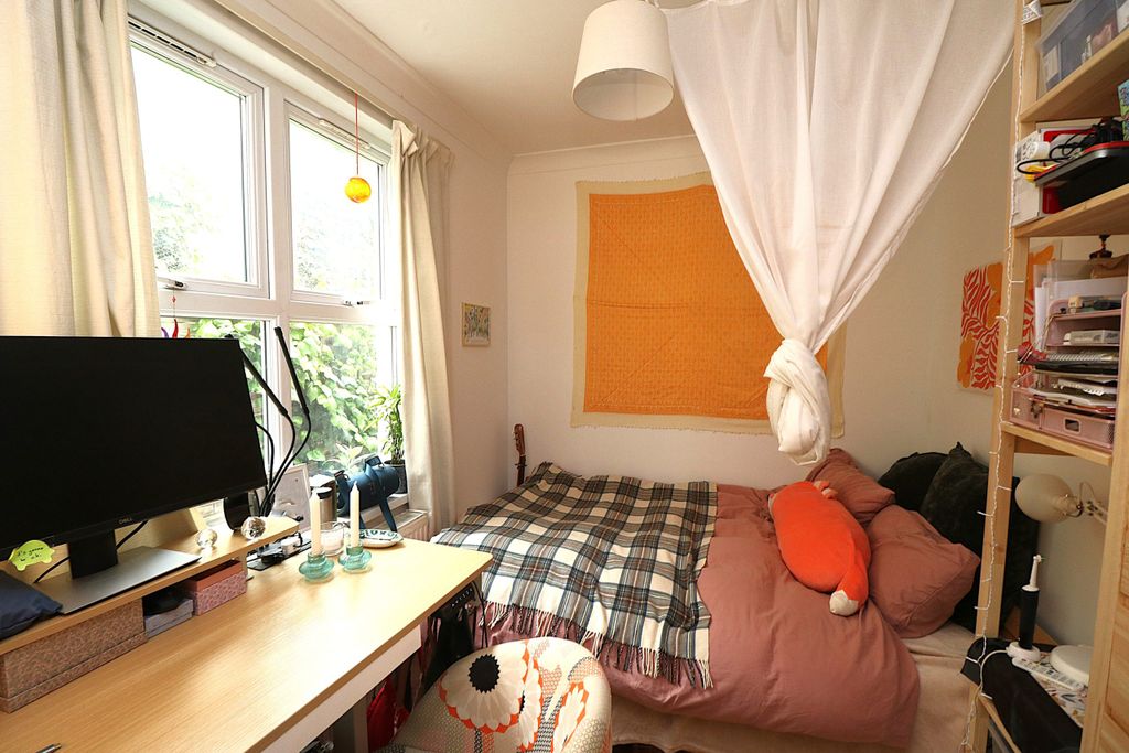 Property photo 3 of 6