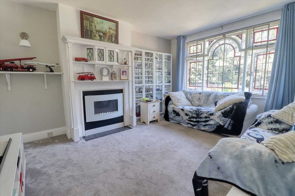 Property photo 2 of 18