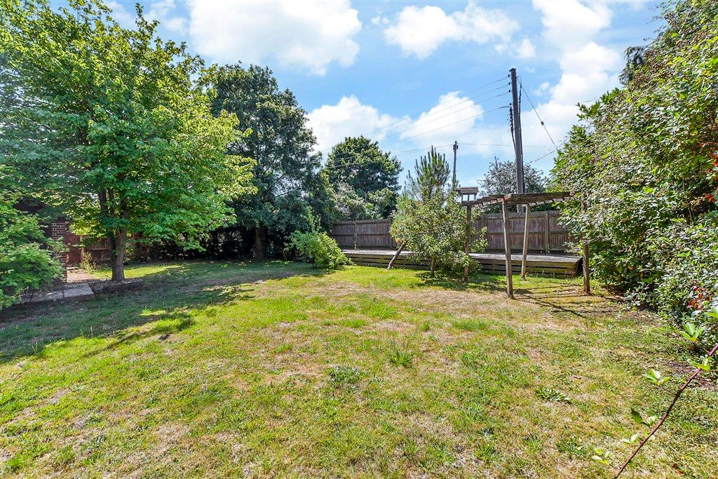 Property photo 2 of 22 Side Garden