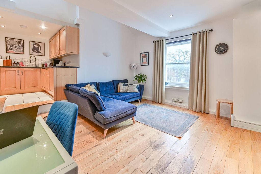 Property photo 2 of 7