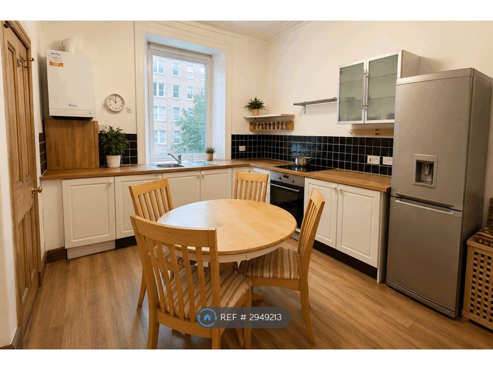 Property photo 2 of 9 Spacious Dining Kitchen