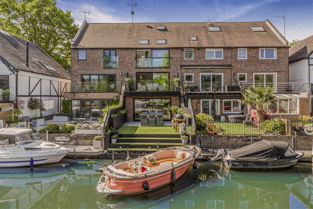 Property photo 1 of 28