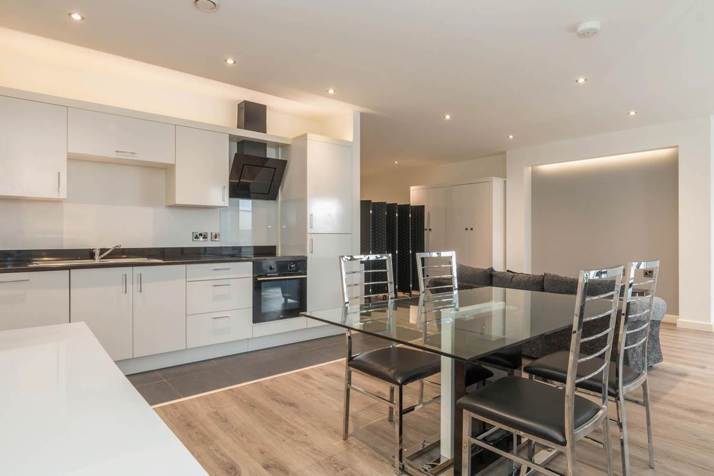 Property photo 3 of 7 Living Area