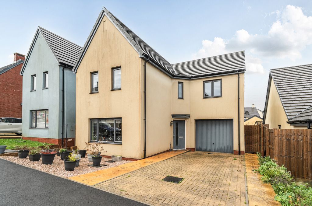 Property photo 1 of 14 1388447-1-694026c...