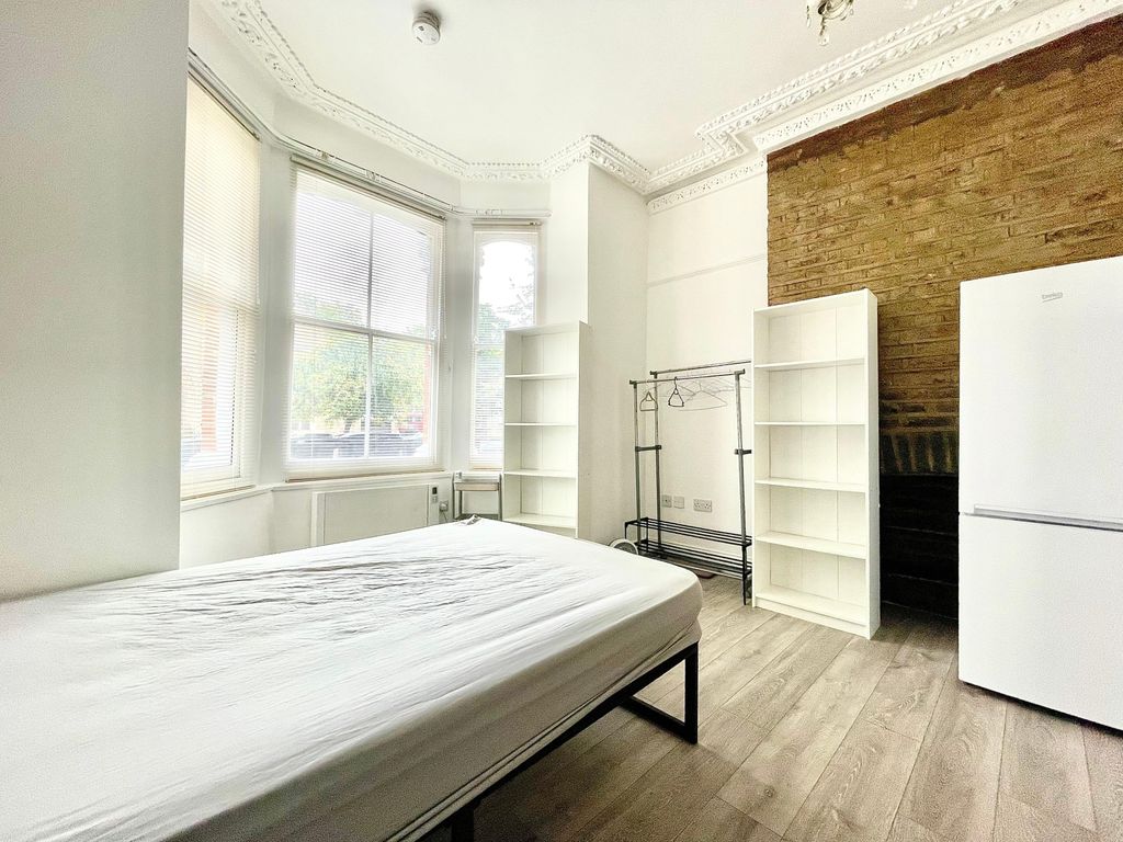 Property photo 2 of 11 Photo 9