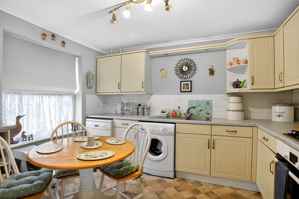 Property photo 3 of 20