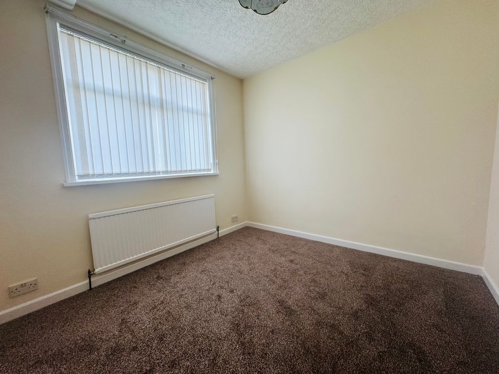 Property photo 3 of 10 Dining Room