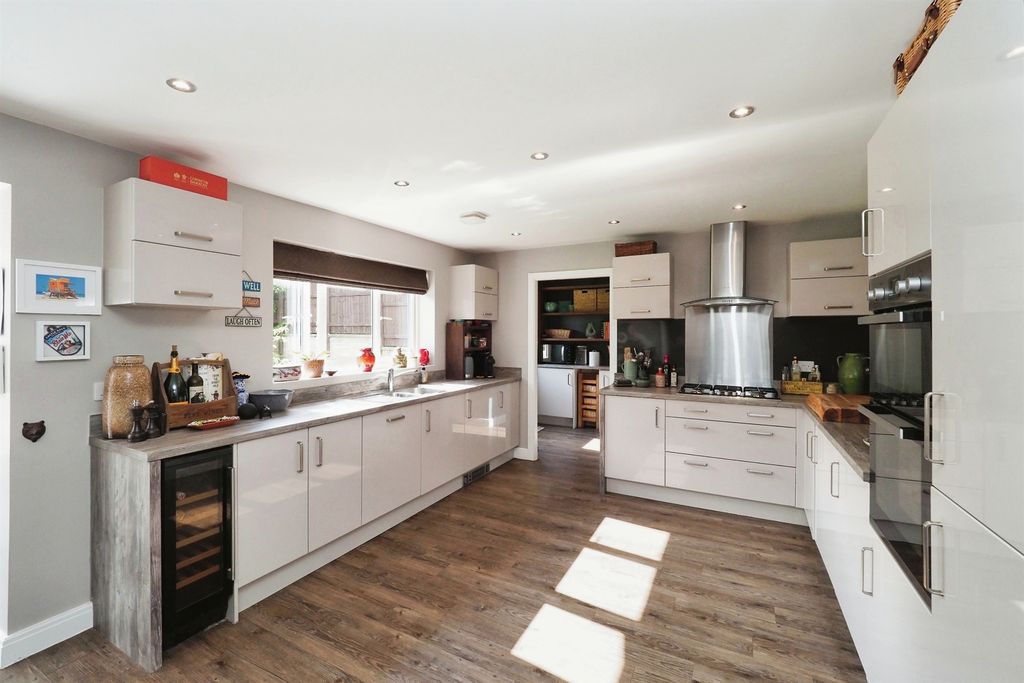 Property photo 3 of 36