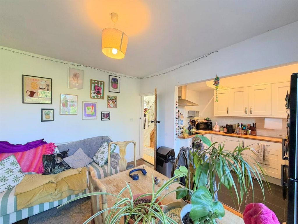 Property photo 3 of 16 Kitchen / Diner