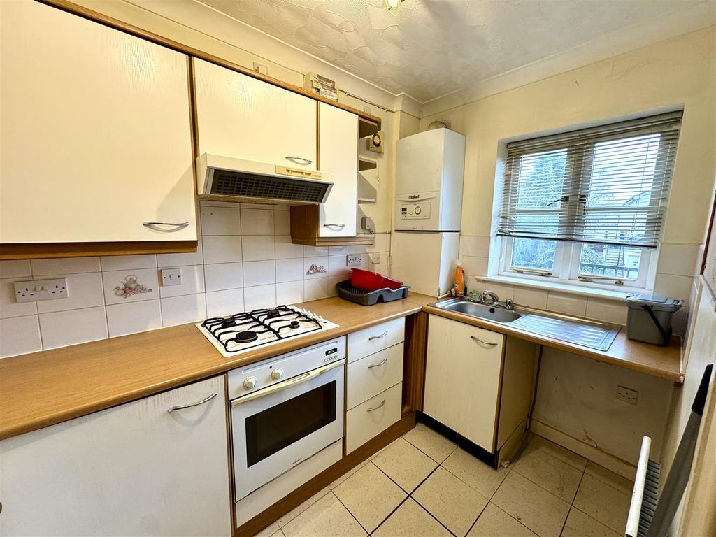 Property photo 2 of 11 Kitchen