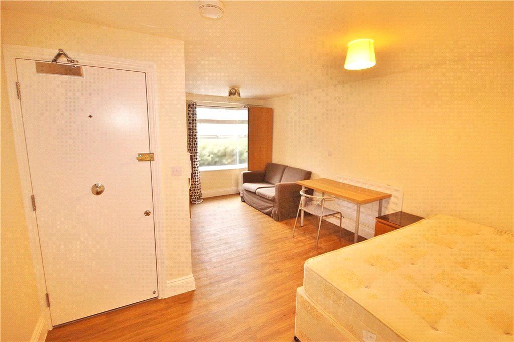 Property photo 2 of 5 Studio