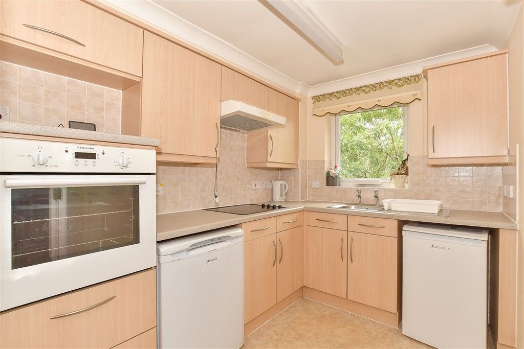 Property photo 2 of 12 Kitchen