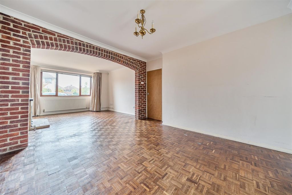 Property photo 2 of 15 Living Room H.Jpg