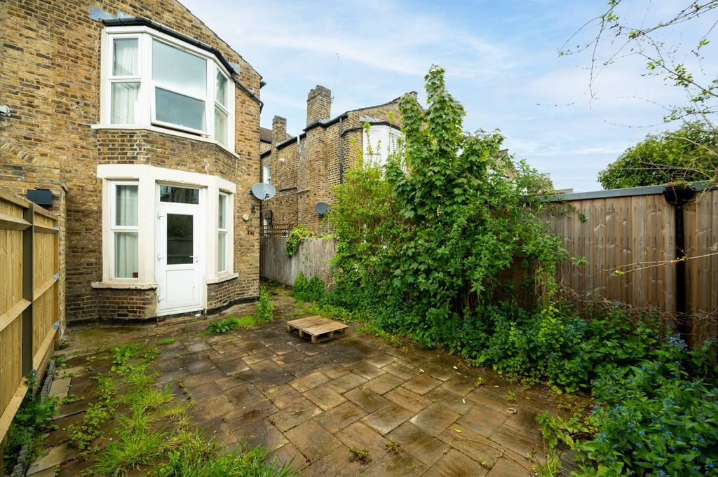 Property photo 1 of 9