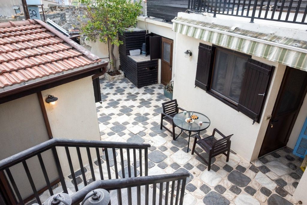 Property photo 2 of 35