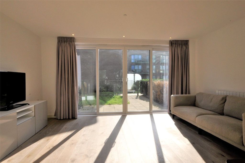 Property photo 2 of 16 Photo 01