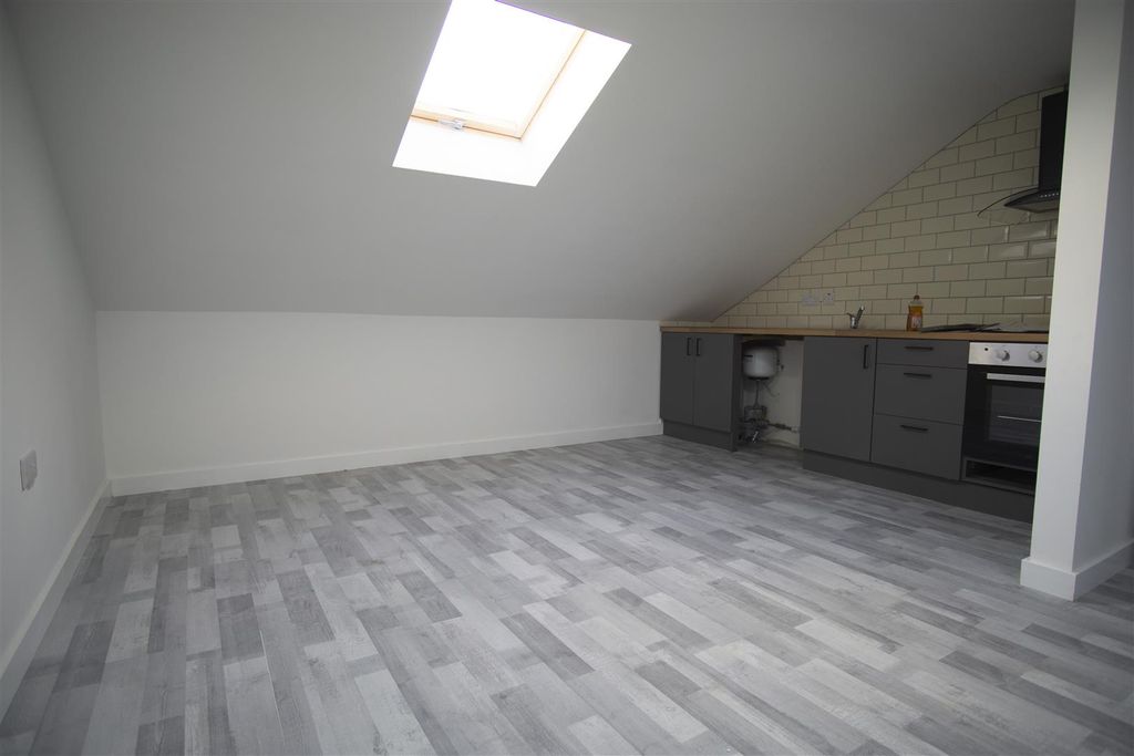 Property photo 3 of 7 Kitchen - Reception