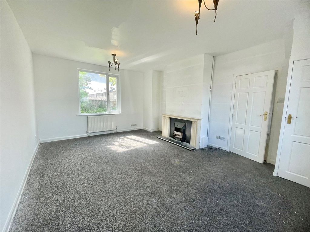 Property photo 2 of 12 Lounge
