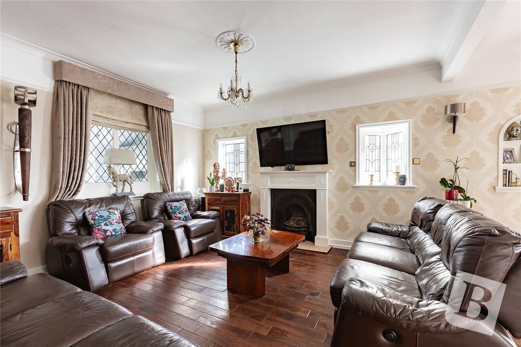 Property photo 2 of 40 Living Room