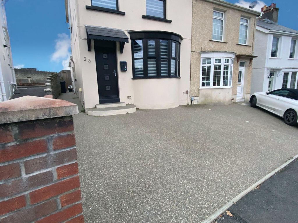 Property photo 2 of 16 Front